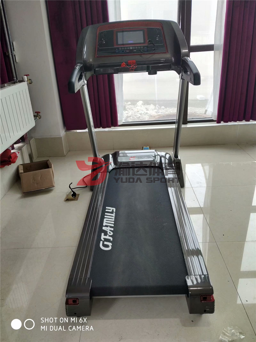 1591605521128690.jpg 巫山機場室內(nèi)跑步機安裝.jpg